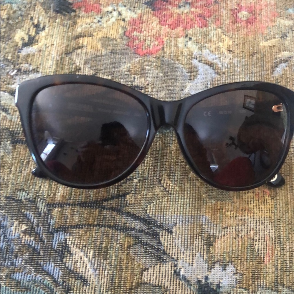 Michael Kors Sunglasses and case. - Picture 5 of 13